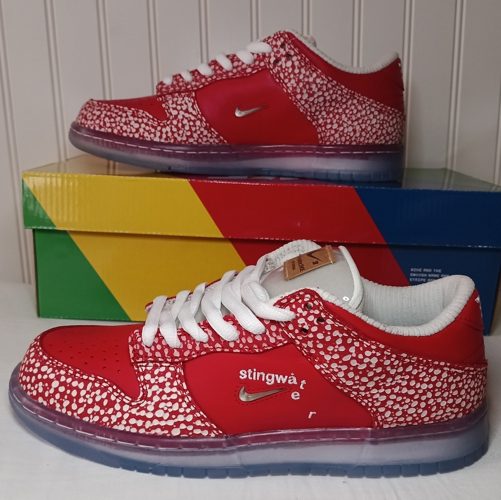 Nike Dunk SB Low Stingwater Magic Mushroom - Picture 2 of 11